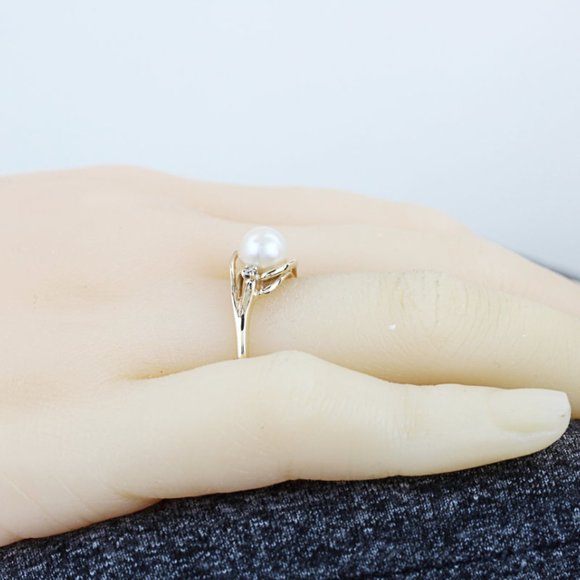 14k Yellow Gold Pearl Swirl Ring w/ Diamond Accent Stones - Picture 5 of 6